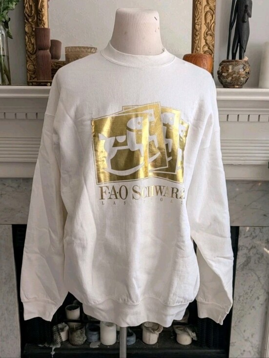 FAO Schwarz Other - Vintage 90s Y2K FAO Schwarz Las Vegas Sweatshirt White Gold Foil Holiday Sz 2XL